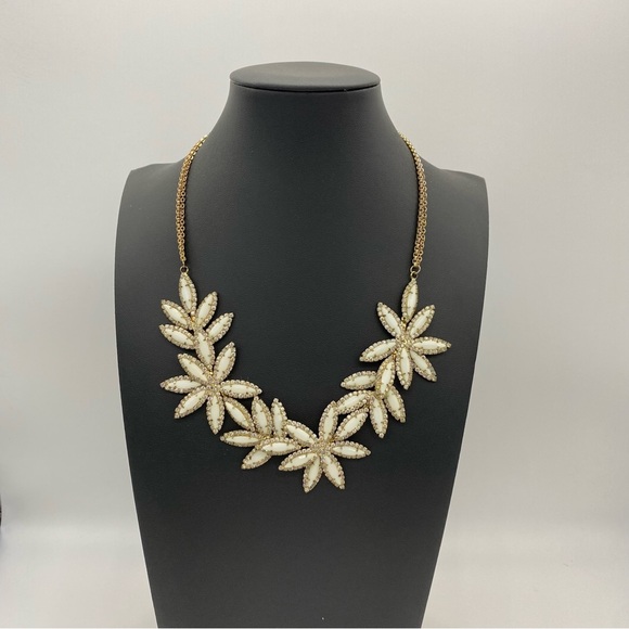 Talbots Jewelry - Talbots White Star Burst Flower Vintage Necklace
